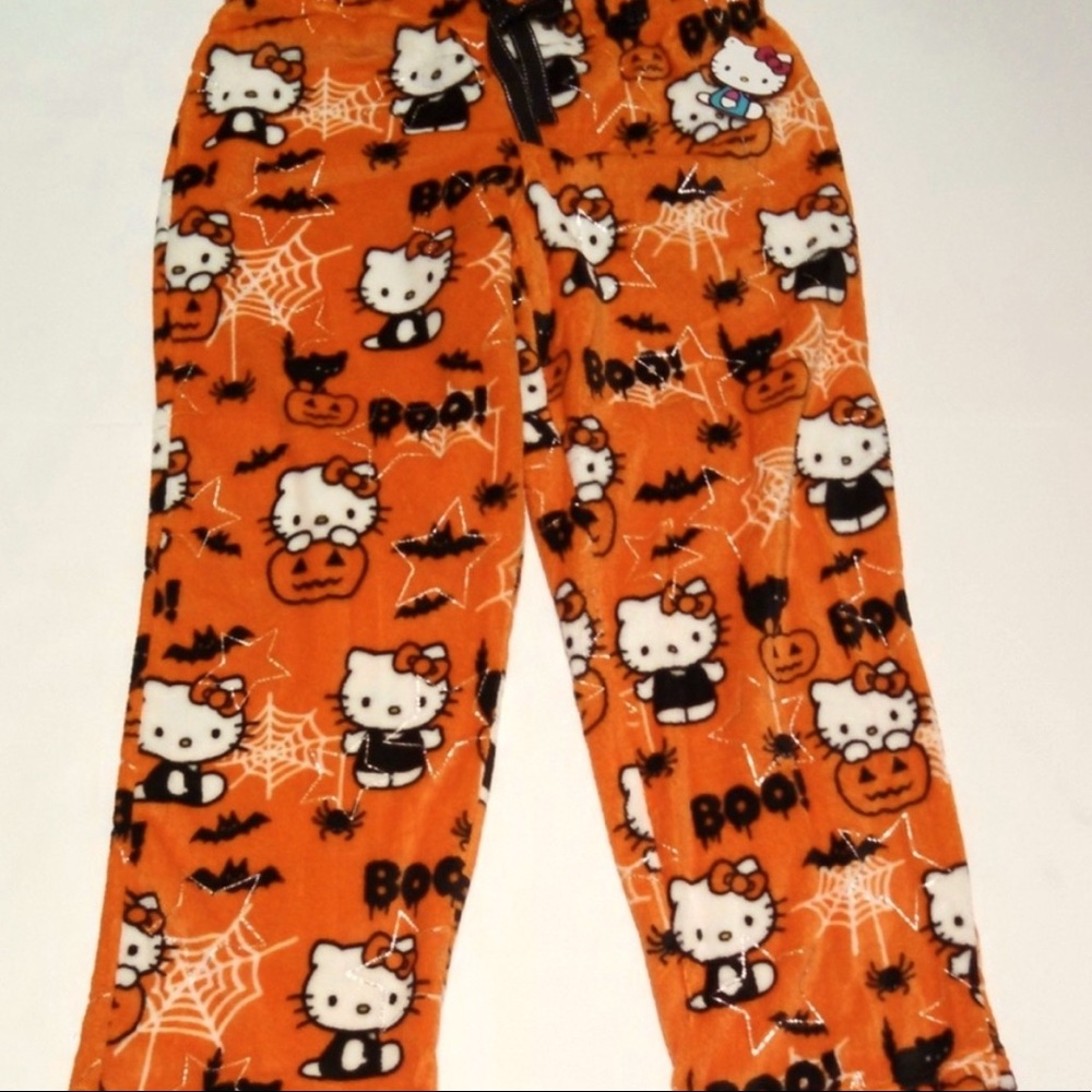 HELLO KITTY PJ PANTS ISO‼️‼️